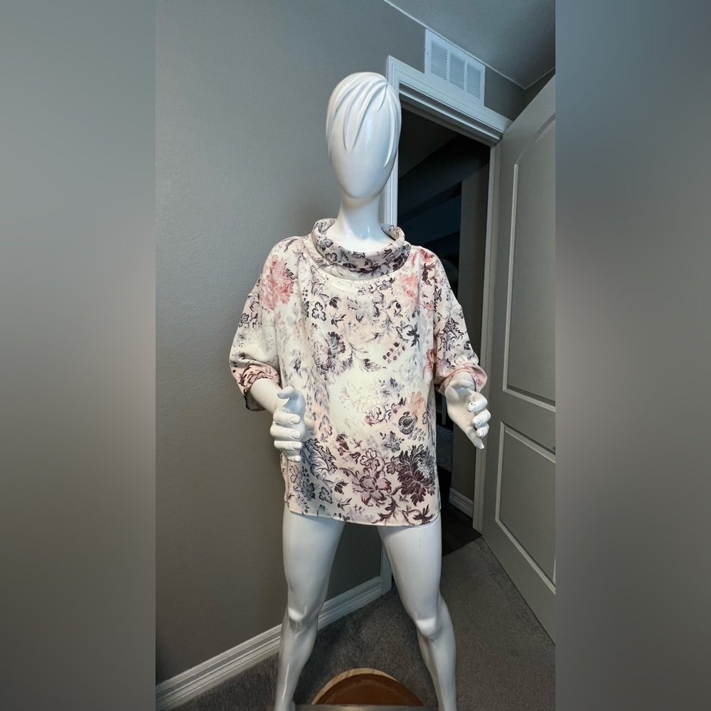 Chico's Cream and Black Patterned Top size 2